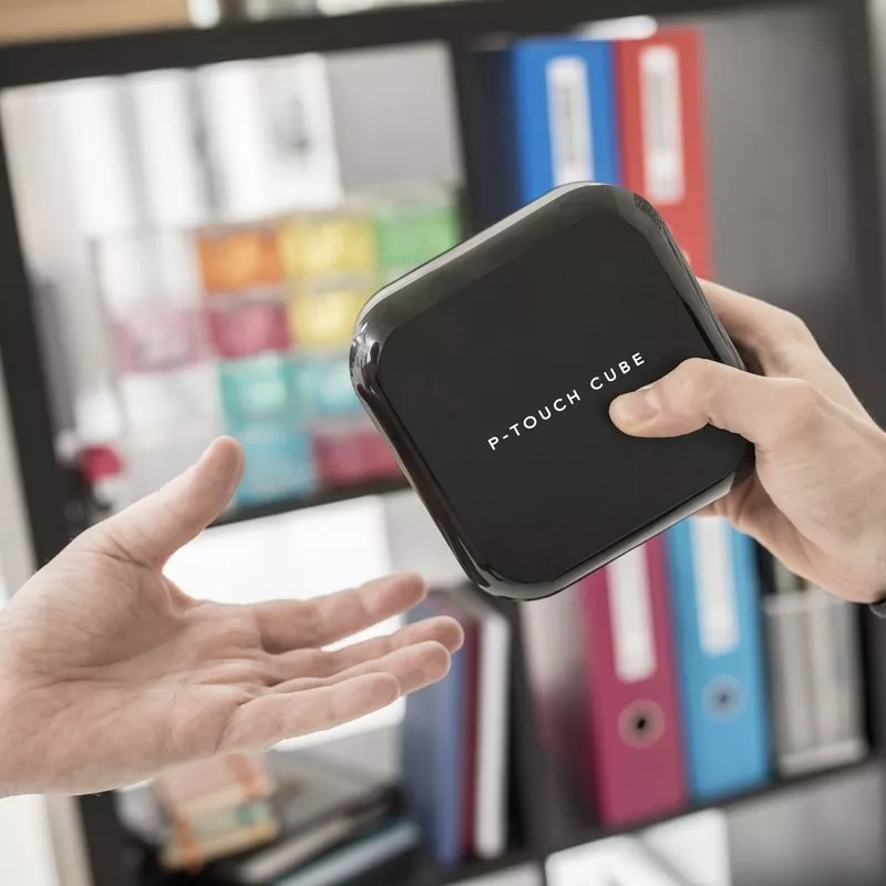 hand size brother p-touch cube pt-p710bt 